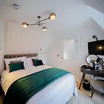 The Hotel, The Former Of Oscar Wilde 3* ブレイ