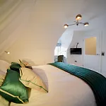 The Hotel, The Former Of Oscar Wilde 3* ブレイ