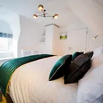 The Hotel, The Former Of Oscar Wilde ブレイ