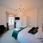 The Hotel, The Former Of Oscar Wilde ブレイ