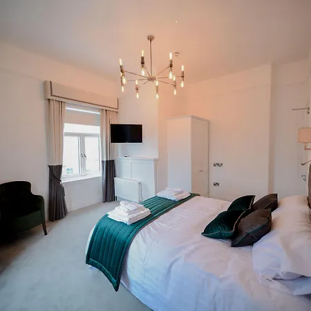 The Hotel, The Former Of Oscar Wilde Bray