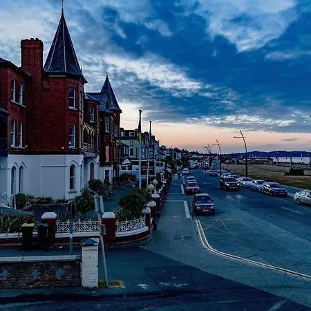 ホテル The Hotel, The Former Of Oscar Wilde ブレイ