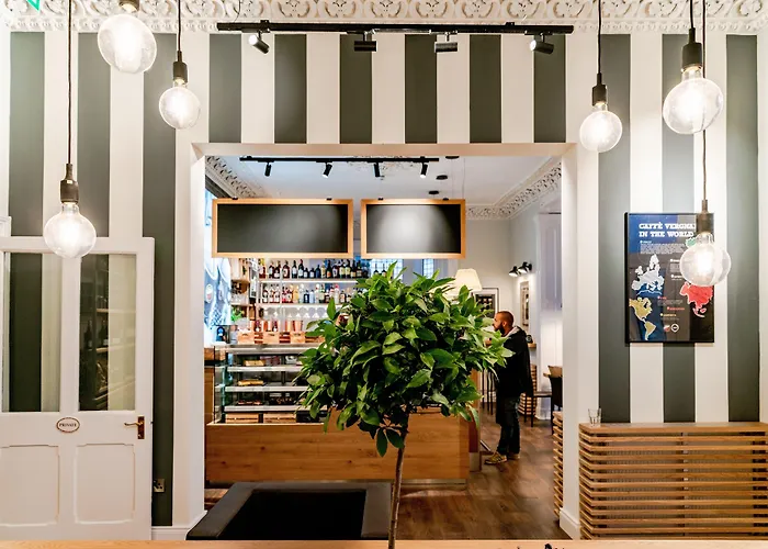 The Hotel, The Former Of Oscar Wilde ホテル ブレイ